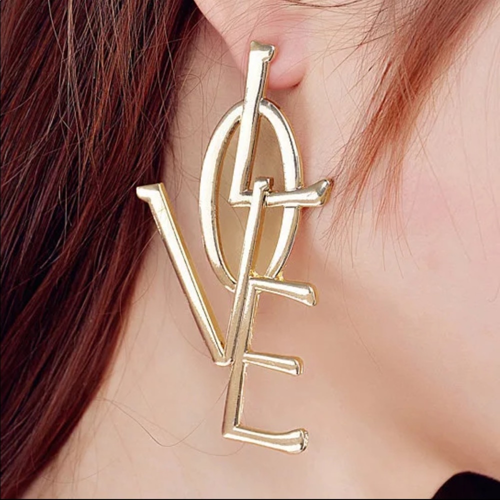 New Women’s Romantic LOVE Stud Earrings - Picture 1 of 12